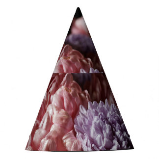 ピンクのアスターブーケ：バロック照明。 パーティーハット