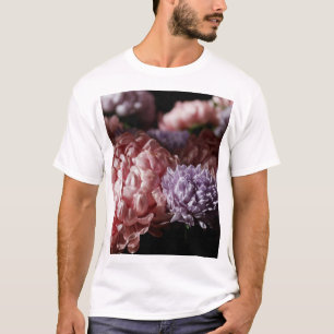 ピンクのアスターブーケ:バロック照明。 Tシャツ