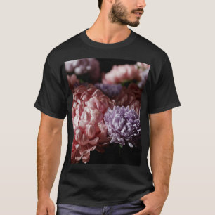 ピンクのアスターブーケ:バロック照明。 Tシャツ