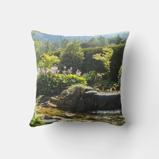 ピンクのアスティルベと美しい滝のシーン クッション (裏面)