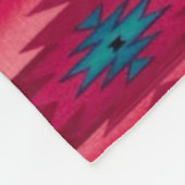 ピンクのアステカなプリント フリースブランケット (角)