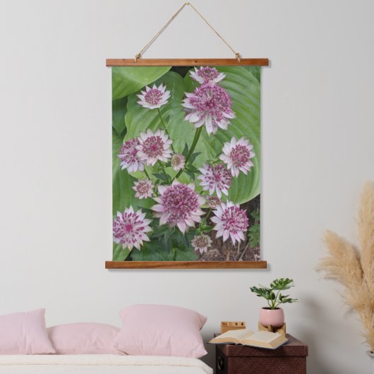 ピンクのアストランティアの花 フローラル 吊り下げ型タペストリー (寝室)