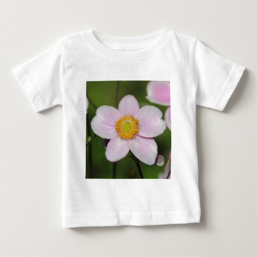 ピンクのアネモネ ベビーTシャツ (正面)
