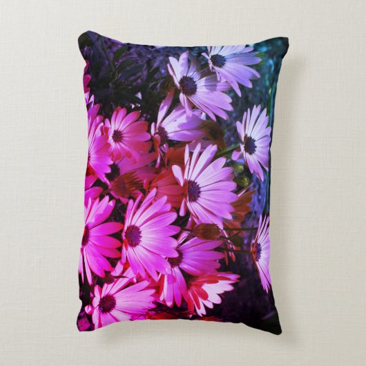 ピンクのアフリカデイジーの花抽象芸術 アクセントクッション (裏面(縦))