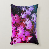 ピンクのアフリカデイジーの花抽象芸術 アクセントクッション (正面(垂直))