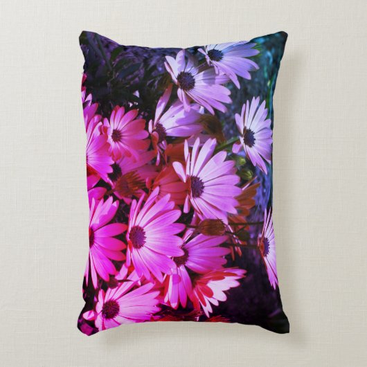 ピンクのアフリカデイジーの花抽象芸術 アクセントクッション (正面(垂直))