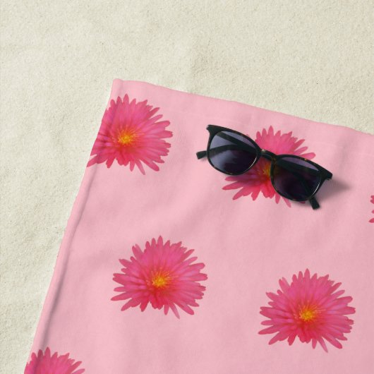 ピンクのアプテニアフラワーシームレスパターン ビーチタオル (インサイチュ)