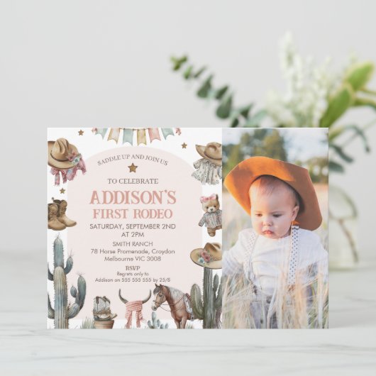 ピンクのアーチ写真最初のRodeo Western 1番目の誕生日 招待状 (スタンド正面)