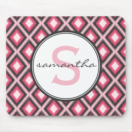 ピンクのイカットのモノグラム マウスパッド (正面)