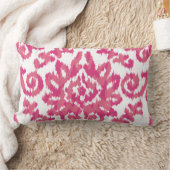 ピンクのイカットのBohoのお洒落な民族のガーリーな白い及びピンク ランバークッション (ブランケット)