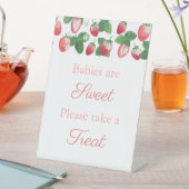 ピンクのイチゴが赤ちゃんシャワーを浴びる 台座サイン (インサイチュ)