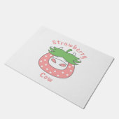 ピンクのイチゴクラシック牛Tシャツ ドアマット (アングル)
