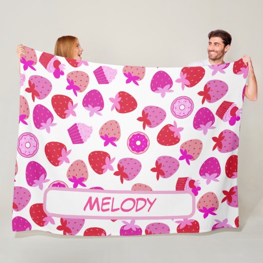 ピンクのイチゴ畑サマーフルーツ フリースブランケット (インサイチュ)