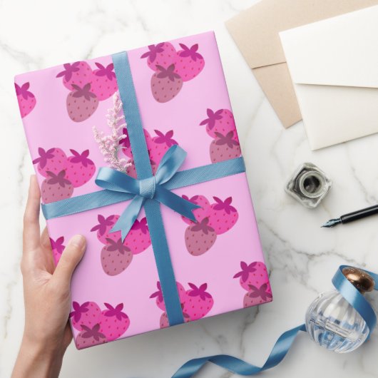 ピンクのイチゴ畑夏かわいいフルーツ ラッピングペーパー (ギフト)