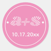 ピンクのイニシャルストライプとレトロ70結婚s ラウンドシール (正面)