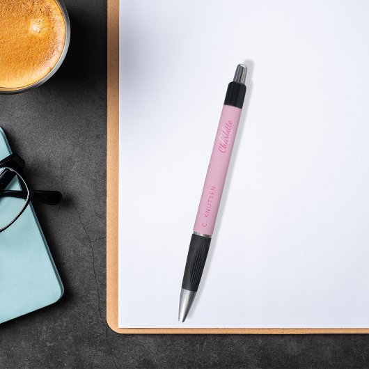 ピンクのイニシャル署名名前 ボールペン