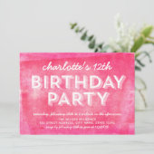 ピンクのインクを転がしたような、どんな年齢にもぴったりな誕生日パーティーの招待状です。 招待状 (スタンド正面)