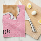 ピンクのウェルシュコーギーに赤いペンブレークハートの名前 キッチンタオル (四つ折り)