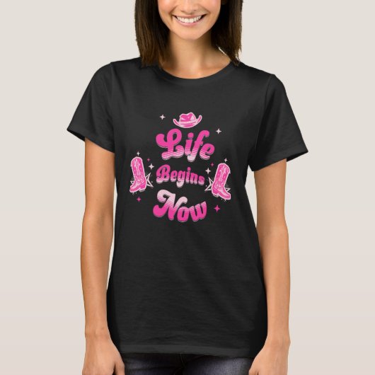 ピンクのウエスタンカウガール 誕生日マイルストーン Tシャツ (正面)