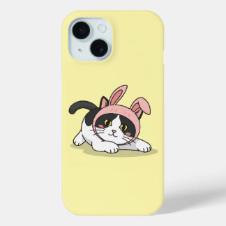 ピンクのウサギ帽子をかぶった愛らしいタキシード猫の美学 iPhone 15ケース