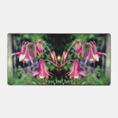 ピンクのオダマキ（植物）の花をクローズアップパーソナライズされた デスクマット (正面)