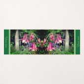 ピンクのオダマキ(植物)の花をクローズアップパーソナライズされた ヨガマット (正面(横))