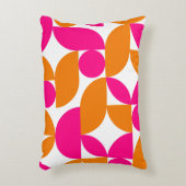 ピンクのオレンジ色の幾何学中央世紀のパターン アクセントクッション (正面(垂直))