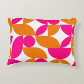 ピンクのオレンジ色の幾何学中央世紀のパターン アクセントクッション (裏面)