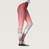 ピンクのオレンジ色の白い雲の夕日の写真スタイリッシュはっきりした レギンス (右)