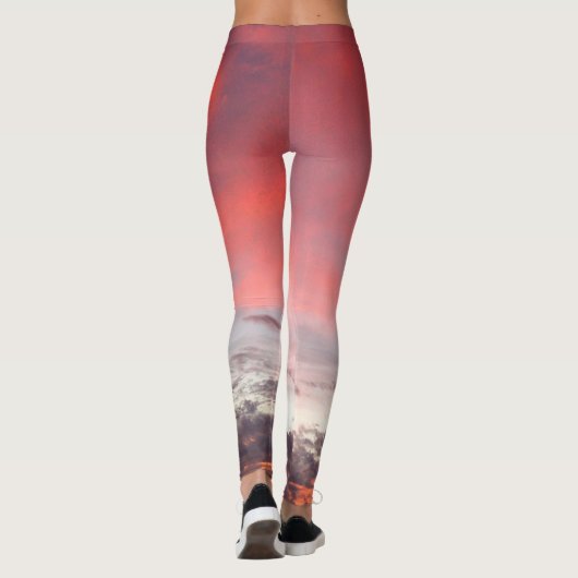ピンクのオレンジ色の白い雲の夕日の写真スタイリッシュはっきりした レギンス (裏面)