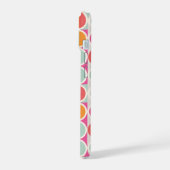 ピンクのオレンジ色の青い幾何学的パターン iPhone 15ケース (左側面)