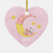 ピンクのカスタマイズ可能な女の子のベビーロスのクリスマスハート セラミックオーナメント (正面)