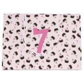 ピンクのカスタマイズ可能誕生日 ラージペーパーバッグ (正面)