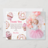 ピンクのカップケーキとドーナツの誕生日写真感謝カード サンキューカード (正面)