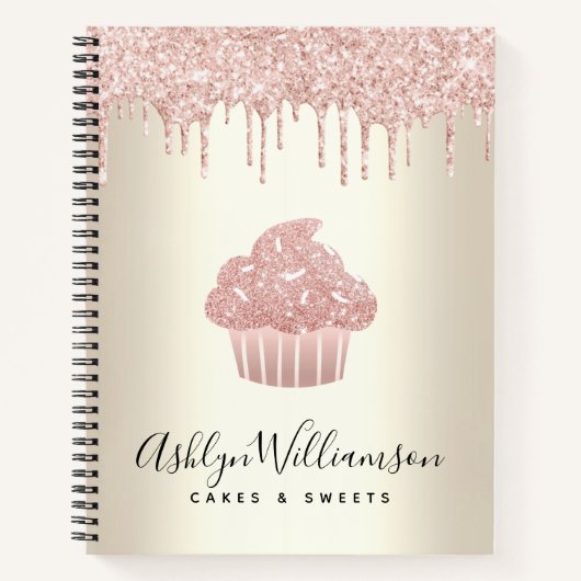 ピンクのカップケーキのグリッターが垂れるパティシエの黄金のショコラ ノートブック (正面)