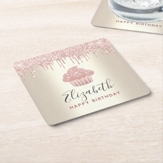 ピンクのカップケーキのグリッターが、モダンでガーリーなゴールドパーティーに滴り落ちる スクエアペーパーコースター (アングル)
