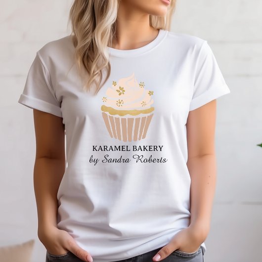 ピンクのカップケーキのベーカリービジネス Tシャツ