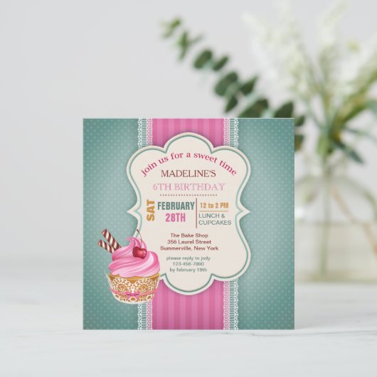 ピンクのカップケーキの招待状 招待状 (スタンド正面)