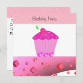ピンクのカップケーキの誕生日招待状 招待状 (正面/裏面)