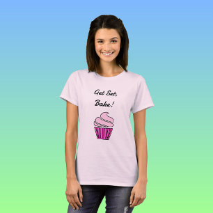 ピンクのカップケーキセットベーキングを取得 Tシャツ
