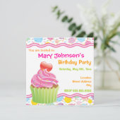 ピンクのカップケーキ誕生パーティーの招待 招待状 (スタンド正面)