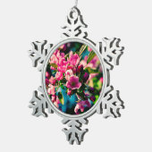 ピンクのカニのリンゴの花 スノーフレークピューターオーナメント (右)
