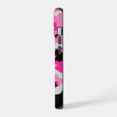 ピンクのカモフラージュ柄 iPhone 15ケース (左側面)