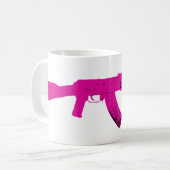 ピンクのカラシニコフ自動小銃 コーヒーマグカップ (正面左)