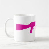 ピンクのカラシニコフ自動小銃 コーヒーマグカップ (左)