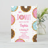 ピンクのカラフルなドットのドーナツ 誕生日招待 招待状 (スタンド正面)