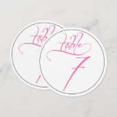ピンクのカリグラフィー スクリプト ラウンド テーブル ナンバー 7 カード (正面/裏面)