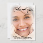 ピンクのカーネーションズソフトホワイトフォトメモリアル サンキューカード (正面)