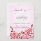 ピンクのカーネーションズソフトホワイトフォトメモリアル サンキューカード (裏面)