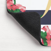 ピンクのカーネーション及び濃紺のストライプのモノグラム マウスパッド (コーナー)